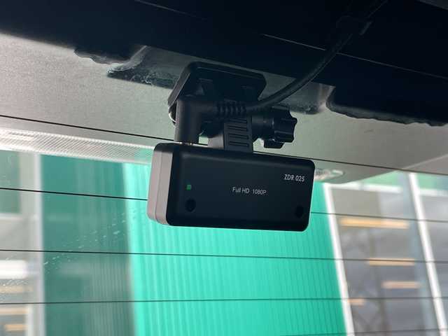 トヨタ ヤリスクロス ハイブリッド Z 青森県 2021(令3)年 1.2万km ブラックマイカ/ホワイトパールクリスタルシャイン 2トーン 4WD/純正8インチディスプレイオーディオナビ/Bluetooth・MiraCast・USB/OPパノラミックビューモニター/OPアドバンストパーク/OPパワーバックドア/OPブラインドスポットモニター/合皮コンビシート/前席シートヒーター/運転席パワーシート/セーフティセンス/プリクラッシュセーフティ/レーダークルーズコントロール/レーントレーシングアシスト/オートマチックハイビーム/インテリジェントクリアランスソナー/前後ドライブレコーダー/ビルトインETC/LEDヘッドライト/オートライト/純正18インチアルミ