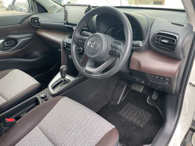 トヨタ ヤリスクロス ハイブリッド Z 青森県 2021(令3)年 1.2万km ブラックマイカ/ホワイトパールクリスタルシャイン 2トーン 4WD/純正8インチディスプレイオーディオナビ/Bluetooth・MiraCast・USB/OPパノラミックビューモニター/OPアドバンストパーク/OPパワーバックドア/OPブラインドスポットモニター/合皮コンビシート/前席シートヒーター/運転席パワーシート/セーフティセンス/プリクラッシュセーフティ/レーダークルーズコントロール/レーントレーシングアシスト/オートマチックハイビーム/インテリジェントクリアランスソナー/前後ドライブレコーダー/ビルトインETC/LEDヘッドライト/オートライト/純正18インチアルミ