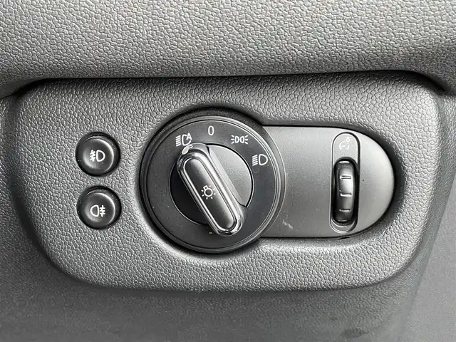 ＭＩＮＩ ミニ クラブマン クーパーD 愛知県 2016(平28)年 7.4万km ピュアバーガンディー インディゴブルーレザーシート　/シートヒーター　/パワーシート　/フットトランクオープナー　/ナビ　/ＴＶ　/Ｂｌｕｅｔｏｏｔｈ　/バックカメラ　/クルーズコントロール　/ＬＥＤヘッドライト　/パークディスタンス　/ＥＴＣ