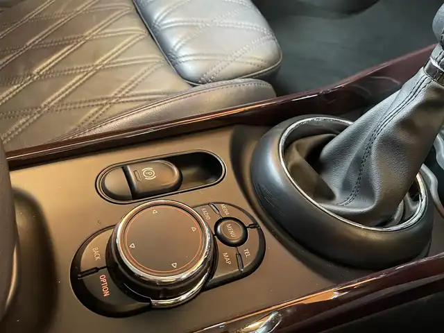 ＭＩＮＩ ミニ クラブマン クーパーD 愛知県 2016(平28)年 7.4万km ピュアバーガンディー インディゴブルーレザーシート　/シートヒーター　/パワーシート　/フットトランクオープナー　/ナビ　/ＴＶ　/Ｂｌｕｅｔｏｏｔｈ　/バックカメラ　/クルーズコントロール　/ＬＥＤヘッドライト　/パークディスタンス　/ＥＴＣ