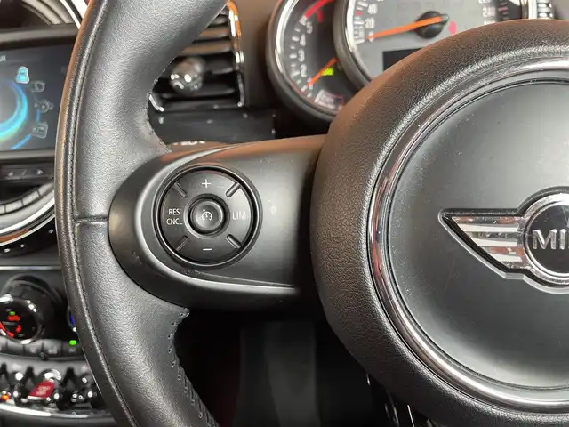 ＭＩＮＩ ミニ クラブマン クーパーD 愛知県 2016(平28)年 7.4万km ピュアバーガンディー インディゴブルーレザーシート　/シートヒーター　/パワーシート　/フットトランクオープナー　/ナビ　/ＴＶ　/Ｂｌｕｅｔｏｏｔｈ　/バックカメラ　/クルーズコントロール　/ＬＥＤヘッドライト　/パークディスタンス　/ＥＴＣ
