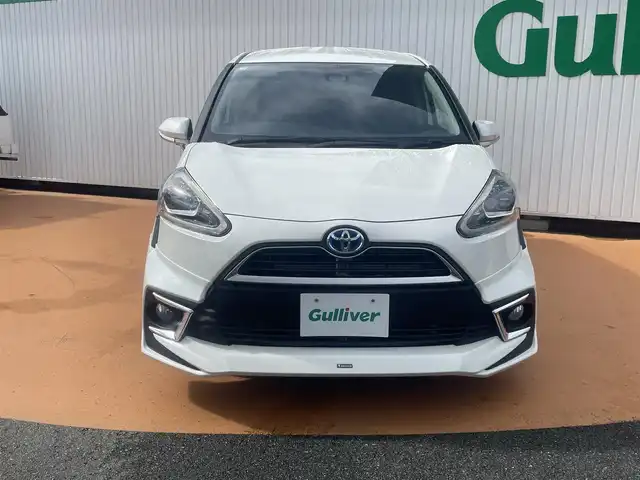 トヨタ シエンタ ハイブリッド G クエロ 三重県 2018(平30)年 7.4万km ホワイトパールクリスタルシャイン モデリスタエアロ/純正ナビ・ナビレディパッケージ/バックカメラ/セーフティセンス（衝突回避支援パッケージ/先行車発進告知機能）/パワースライドドア（運転席側/助手席側）/LEDヘッドランプ/オートライト/フロントフォグランプ/ボディ同色電動格納ドアミラー/185/60R15タイヤ/　＊15インチアルミホイール（オプション）/スマートエントリー/ プッシュスタート/社外マフラー（柿本改）/純正マフラー車内積み込み