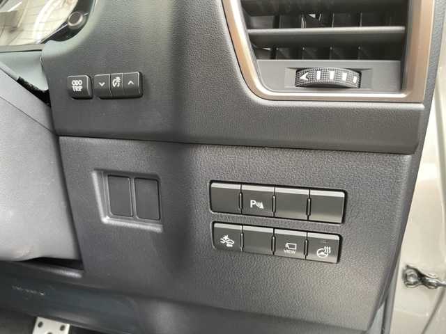 レクサス ＮＸ 200t Fスポーツ 東京都 2015(平27)年 9.1万km ソニックチタニウム 純正メモリーナビ/・CD/DVD/BR/ラジオ/BT/USB/AUX/フルセグYV/サイド/バックカメラ/レザーシート/前席パワーシート（D席メモリー付）/前席シートヒーター/エアシート/レーダークルーズコントロール/車線逸脱警報/前後クリアランスソナー/プリクラッシュセーフティシステム/純正18インチAW/ビルトインETC/パドルシフト付ステアリング/ステアリングヒーター/プッシュEgスタート/ストップ/スマートキー×2/カードキー×1/純正LEDヘッドライト/フォグランプ/ターンランプ付電動格納ドアミラー/純正フロアマット/取扱説明書/ナビ取扱説明書/新車時保証書