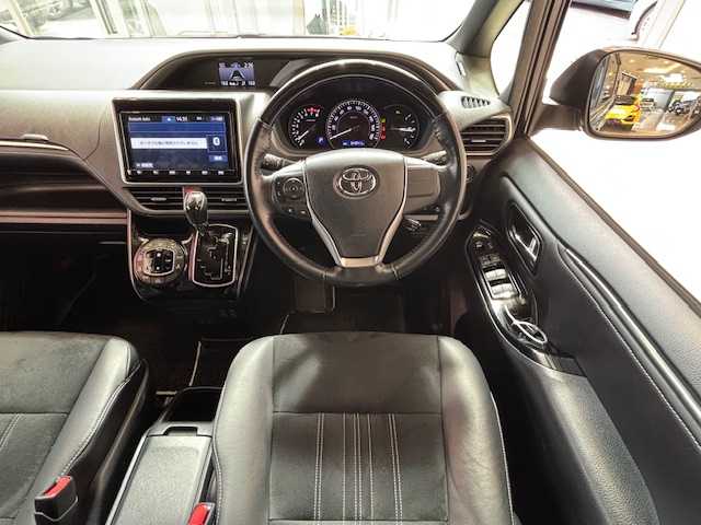 トヨタ エスクァイア Gi プレミアムパッケージ ブラックテーラード 埼玉県 2019(平31)年 6.5万km スパークリングブラックパールクリスタルシャイン セーフティセンス/純正9インチメモリーナビ/ CD/DVD/BT/USB/SD/フルセグ/バックカメラ/フリップダウンモニター/両側電動スライドドア/クルーズコントロール/ハーフレザーシート/シートヒーター/ステアリングヒーター/純正15インチアルミホイール/パーキングセンサー/ETC/スマートキー/禁煙車