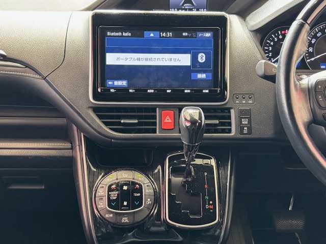 トヨタ エスクァイア Gi プレミアムパッケージ ブラックテーラード 埼玉県 2019(平31)年 6.5万km スパークリングブラックパールクリスタルシャイン セーフティセンス/純正9インチメモリーナビ/ CD/DVD/BT/USB/SD/フルセグ/バックカメラ/フリップダウンモニター/両側電動スライドドア/クルーズコントロール/ハーフレザーシート/シートヒーター/ステアリングヒーター/純正15インチアルミホイール/パーキングセンサー/ETC/スマートキー/禁煙車