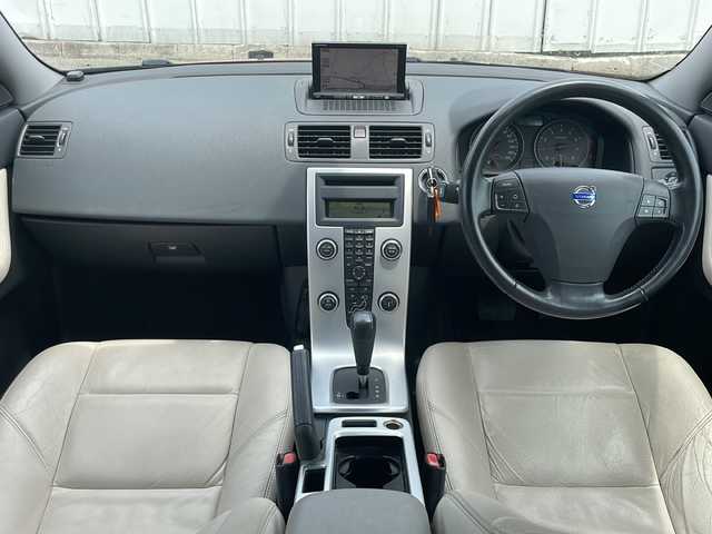 ボルボ Ｖ５０ 2．0e  Aktiv　+ 埼玉県 2011(平23)年 17.5万km フラメンコレッドメタリック 外部検査実施済み/レザーシート/前席シートヒーター/Ｄ席パワーシート/社外ＨＤＤナビ＆フルセグＴＶ/（ＤＶＤ＆ＣＤ＆ＭＳＶ）/ＥＴＣ/クルーズコントロール/革巻きステアリング/ステアリングリモコン/純正１７inアルミホイール/ＨＩＤライト/フォグランプ/バックフォグランプ/電動格納ミラー/Ｗ＆サイド＆カーテンエアバッグ/ＡＢＳ/リモコンキー/フロアマット/新車保証書/取扱説明書（車両＆ナビ）/リモコンスペアキー有