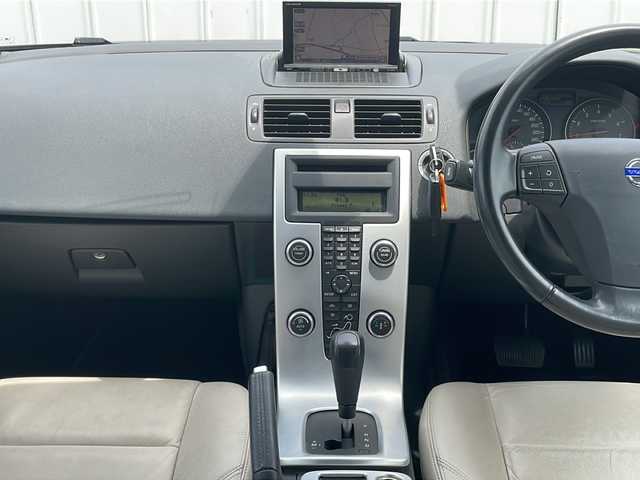 ボルボ Ｖ５０ 2．0e  Aktiv　+ 埼玉県 2011(平23)年 17.5万km フラメンコレッドメタリック 外部検査実施済み/レザーシート/前席シートヒーター/Ｄ席パワーシート/社外ＨＤＤナビ＆フルセグＴＶ/（ＤＶＤ＆ＣＤ＆ＭＳＶ）/ＥＴＣ/クルーズコントロール/革巻きステアリング/ステアリングリモコン/純正１７inアルミホイール/ＨＩＤライト/フォグランプ/バックフォグランプ/電動格納ミラー/Ｗ＆サイド＆カーテンエアバッグ/ＡＢＳ/リモコンキー/フロアマット/新車保証書/取扱説明書（車両＆ナビ）/リモコンスペアキー有