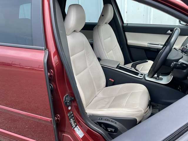 ボルボ Ｖ５０ 2．0e  Aktiv　+ 埼玉県 2011(平23)年 17.5万km フラメンコレッドメタリック 外部検査実施済み/レザーシート/前席シートヒーター/Ｄ席パワーシート/社外ＨＤＤナビ＆フルセグＴＶ/（ＤＶＤ＆ＣＤ＆ＭＳＶ）/ＥＴＣ/クルーズコントロール/革巻きステアリング/ステアリングリモコン/純正１７inアルミホイール/ＨＩＤライト/フォグランプ/バックフォグランプ/電動格納ミラー/Ｗ＆サイド＆カーテンエアバッグ/ＡＢＳ/リモコンキー/フロアマット/新車保証書/取扱説明書（車両＆ナビ）/リモコンスペアキー有