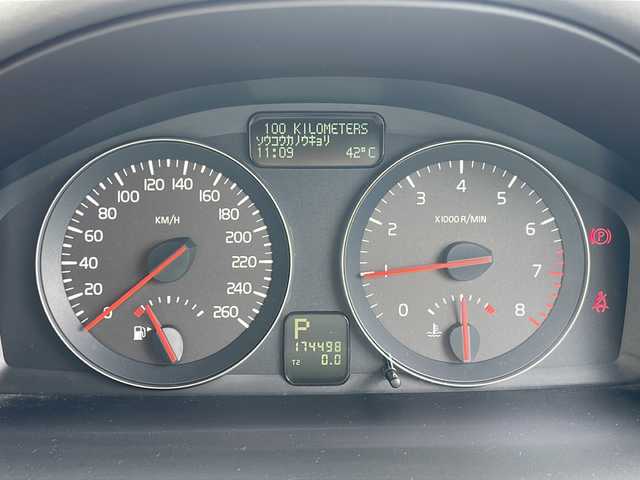 ボルボ Ｖ５０ 2．0e  Aktiv　+ 埼玉県 2011(平23)年 17.5万km フラメンコレッドメタリック 外部検査実施済み/レザーシート/前席シートヒーター/Ｄ席パワーシート/社外ＨＤＤナビ＆フルセグＴＶ/（ＤＶＤ＆ＣＤ＆ＭＳＶ）/ＥＴＣ/クルーズコントロール/革巻きステアリング/ステアリングリモコン/純正１７inアルミホイール/ＨＩＤライト/フォグランプ/バックフォグランプ/電動格納ミラー/Ｗ＆サイド＆カーテンエアバッグ/ＡＢＳ/リモコンキー/フロアマット/新車保証書/取扱説明書（車両＆ナビ）/リモコンスペアキー有