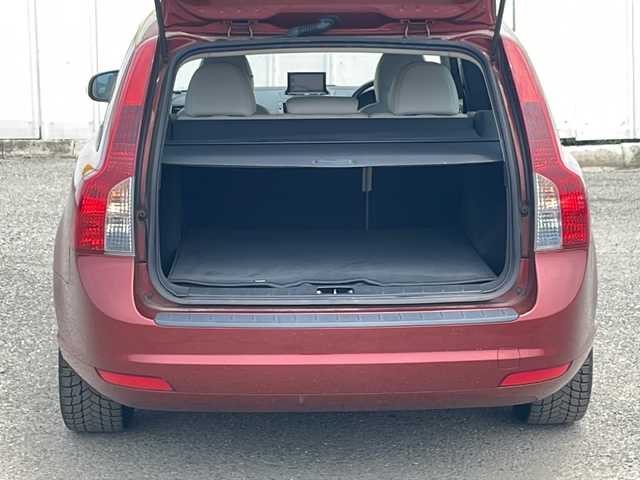 ボルボ Ｖ５０ 2．0e  Aktiv　+ 埼玉県 2011(平23)年 17.5万km フラメンコレッドメタリック 外部検査実施済み/レザーシート/前席シートヒーター/Ｄ席パワーシート/社外ＨＤＤナビ＆フルセグＴＶ/（ＤＶＤ＆ＣＤ＆ＭＳＶ）/ＥＴＣ/クルーズコントロール/革巻きステアリング/ステアリングリモコン/純正１７inアルミホイール/ＨＩＤライト/フォグランプ/バックフォグランプ/電動格納ミラー/Ｗ＆サイド＆カーテンエアバッグ/ＡＢＳ/リモコンキー/フロアマット/新車保証書/取扱説明書（車両＆ナビ）/リモコンスペアキー有