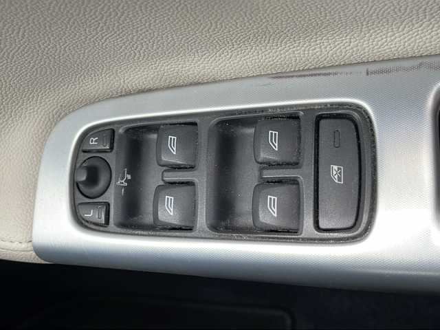 ボルボ Ｖ５０ 2．0e  Aktiv　+ 埼玉県 2011(平23)年 17.5万km フラメンコレッドメタリック 外部検査実施済み/レザーシート/前席シートヒーター/Ｄ席パワーシート/社外ＨＤＤナビ＆フルセグＴＶ/（ＤＶＤ＆ＣＤ＆ＭＳＶ）/ＥＴＣ/クルーズコントロール/革巻きステアリング/ステアリングリモコン/純正１７inアルミホイール/ＨＩＤライト/フォグランプ/バックフォグランプ/電動格納ミラー/Ｗ＆サイド＆カーテンエアバッグ/ＡＢＳ/リモコンキー/フロアマット/新車保証書/取扱説明書（車両＆ナビ）/リモコンスペアキー有