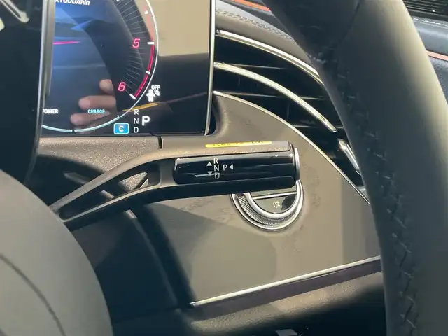 メルセデス・ベンツ Ｍ・ベンツ Ｅ２２０ｄ アバンギャルド 熊本県 2024(令6)年 0.2万km パールⅡ ・スマートキー/・プッシュスタート/・パノラマサンルーフ/・アクティブディスタンスアシスト/・アクティブステアリングアシスト/・アクティブレーンチェンジアシスト/・アクティブブレーキアシスト/・アクティブレーンアシスト/・パーキングアシスト/・ブラインドスポットモニター/・トラフィックサインアシスト/・アテンションアシスト/・クルーズコントロール(追従式)/・黒革シート/・前席パワーシート/・前席シートヒーター /・純正メモリナビ/　【Bluetooth・USB・AppleCarPlay・AndroidAuto】/・フルセグTV/・全方位カメラ/・ETC2.0/・ワイヤレス充電/・ドライブレコーダー(充電式)/・パワートランク/・LEDヘッドランプ/・オパリスホワイト