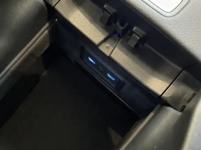 メルセデス・ベンツ Ｍ・ベンツ Ｅ２２０ｄ アバンギャルド 熊本県 2024(令6)年 0.2万km パールⅡ ・スマートキー/・プッシュスタート/・パノラマサンルーフ/・アクティブディスタンスアシスト/・アクティブステアリングアシスト/・アクティブレーンチェンジアシスト/・アクティブブレーキアシスト/・アクティブレーンアシスト/・パーキングアシスト/・ブラインドスポットモニター/・トラフィックサインアシスト/・アテンションアシスト/・クルーズコントロール(追従式)/・黒革シート/・前席パワーシート/・前席シートヒーター /・純正メモリナビ/　【Bluetooth・USB・AppleCarPlay・AndroidAuto】/・フルセグTV/・全方位カメラ/・ETC2.0/・ワイヤレス充電/・ドライブレコーダー(充電式)/・パワートランク/・LEDヘッドランプ/・オパリスホワイト