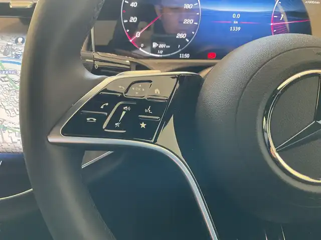 メルセデス・ベンツ Ｍ・ベンツ Ｅ２２０ｄ アバンギャルド 熊本県 2024(令6)年 0.2万km パールⅡ ・スマートキー/・プッシュスタート/・パノラマサンルーフ/・アクティブディスタンスアシスト/・アクティブステアリングアシスト/・アクティブレーンチェンジアシスト/・アクティブブレーキアシスト/・アクティブレーンアシスト/・パーキングアシスト/・ブラインドスポットモニター/・トラフィックサインアシスト/・アテンションアシスト/・クルーズコントロール(追従式)/・黒革シート/・前席パワーシート/・前席シートヒーター /・純正メモリナビ/　【Bluetooth・USB・AppleCarPlay・AndroidAuto】/・フルセグTV/・全方位カメラ/・ETC2.0/・ワイヤレス充電/・ドライブレコーダー(充電式)/・パワートランク/・LEDヘッドランプ/・オパリスホワイト