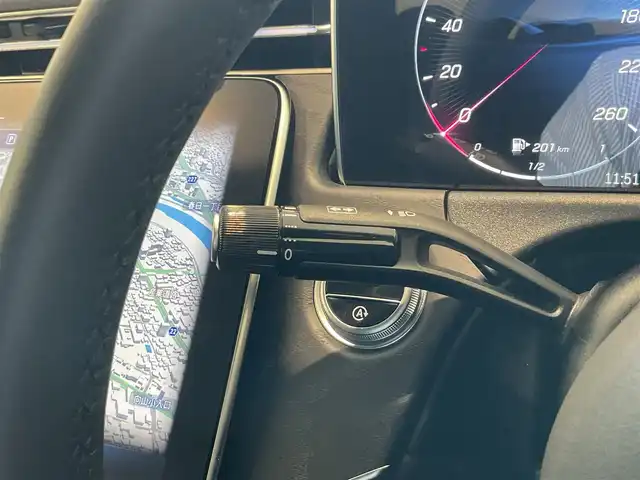 メルセデス・ベンツ Ｍ・ベンツ Ｅ２２０ｄ アバンギャルド 熊本県 2024(令6)年 0.2万km パールⅡ ・スマートキー/・プッシュスタート/・パノラマサンルーフ/・アクティブディスタンスアシスト/・アクティブステアリングアシスト/・アクティブレーンチェンジアシスト/・アクティブブレーキアシスト/・アクティブレーンアシスト/・パーキングアシスト/・ブラインドスポットモニター/・トラフィックサインアシスト/・アテンションアシスト/・クルーズコントロール(追従式)/・黒革シート/・前席パワーシート/・前席シートヒーター /・純正メモリナビ/　【Bluetooth・USB・AppleCarPlay・AndroidAuto】/・フルセグTV/・全方位カメラ/・ETC2.0/・ワイヤレス充電/・ドライブレコーダー(充電式)/・パワートランク/・LEDヘッドランプ/・オパリスホワイト