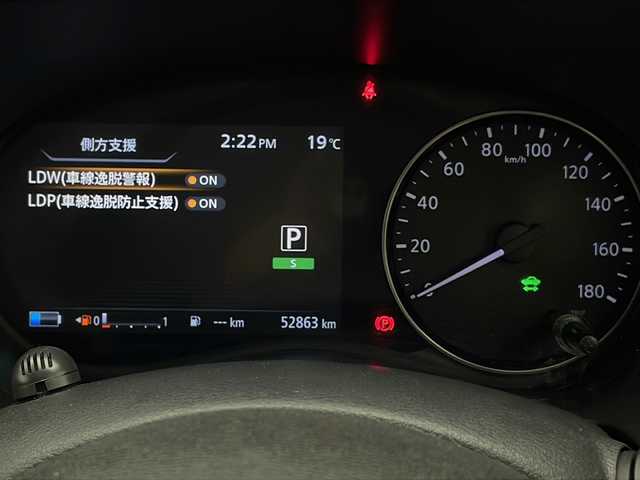 日産 キックス X 宮崎県 2020(令2)年 5.3万km ブリリアントホワイトパール 純正ナビ(MM319D-L)/CD/DVD/AM/FM/SD/BT/プロパイロット/アラウンドビューモニター/デジタルインナーミラー/ステアリングスイッチ/スマートキー　スペア1本/エマージェンシーブレーキ/横滑り防止装置/電子パーキング/オートホールド/オートライト/ドライブレコーダー/フロアマット/ドアバイザー/ETC