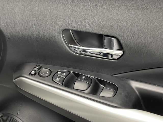 日産 キックス X 宮崎県 2020(令2)年 5.3万km ブリリアントホワイトパール 純正ナビ(MM319D-L)/CD/DVD/AM/FM/SD/BT/プロパイロット/アラウンドビューモニター/デジタルインナーミラー/ステアリングスイッチ/スマートキー　スペア1本/エマージェンシーブレーキ/横滑り防止装置/電子パーキング/オートホールド/オートライト/ドライブレコーダー/フロアマット/ドアバイザー/ETC