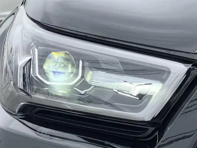 トヨタ ハイラックス Z GRスポーツ 山口県 2023(令5)年 0.5万km アティチュードブラックマイカ 純正ディスプレイ/　オーディオ＆ナビ/パノラミックビューカメラ/プリクラッシュセーフティ/レーンディパーチャーアラート/レーダークルーズコントロール/純正フロアマット/純正18インチアルミ/LEDオートライト/LEDフォグランプ/スマートキー