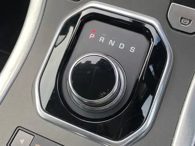 ランドローバー レンジローバーイヴォーク フリースタイル D 福岡県 2018(平30)年 4.6万km 黒 ＭＥＲＩＤＩＡＮ　/レーンディパーチャーウォーニング/クルーズコントロール　/ハーフレザーシート/前席シートヒーター/純正ナビ/フルセグTV/Ｂｌｕｅｔｏｏｔｈ　/全方位カメラ/Bluetooth/ＣＤ／ＤＶＤ　/前後ソナー　/ドライブレコーダー　/純正１８インチアルミホイール　/ＥＴＣ