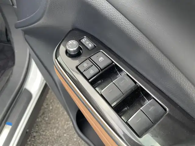トヨタ クラウン スポーツ Z 千葉県 2024(令6)年 0.4万km プレシャスホワイトパール ワンオーナー/純正12.3インチナビ/(BT/ミラーキャスト/フルセグTV)/全周囲カメラ/ブラインドスポットモニター/置くだけ充電/パノラマルーフ/デジタルインナーミラー/トヨタプレミアムサウンドシステム/ハンズフリーパワーバックドア/衝突被害軽減システム/車線逸脱警報/追従付クルーズコントロール/レザーシート/横滑り防止装置/ビルトインETC2.0/アイドリングストップ/LEDヘッドライト/フォグランプ/オートライト/ウィンカーミラー/電動格納ミラー/純正21インチAW/シートヒーター/エアシート/プッシュスタート/スマートキー/フロアマット/スペアキー/取扱説明書/保証書