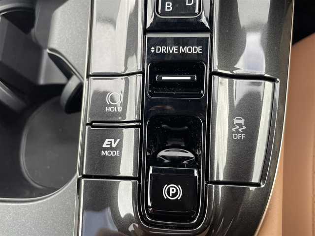 トヨタ クラウン スポーツ Z 千葉県 2024(令6)年 0.4万km プレシャスホワイトパール ワンオーナー/純正12.3インチナビ/(BT/ミラーキャスト/フルセグTV)/全周囲カメラ/ブラインドスポットモニター/置くだけ充電/パノラマルーフ/デジタルインナーミラー/トヨタプレミアムサウンドシステム/ハンズフリーパワーバックドア/衝突被害軽減システム/車線逸脱警報/追従付クルーズコントロール/レザーシート/横滑り防止装置/ビルトインETC2.0/アイドリングストップ/LEDヘッドライト/フォグランプ/オートライト/ウィンカーミラー/電動格納ミラー/純正21インチAW/シートヒーター/エアシート/プッシュスタート/スマートキー/フロアマット/スペアキー/取扱説明書/保証書