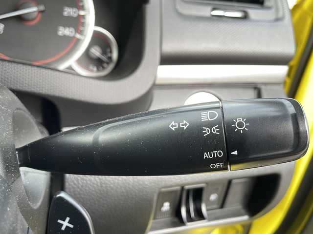 スズキ スイフト スポーツ 山口県 2015(平27)年 7.1万km チャンピオンイエロー 禁煙車/社外マフラー/社外１７インチアルミホイール/社外テールレンズ/社外カーボンリアスポイラー/運転席ＲＥＣＡＲＯシート/社外ナビ/Ｂｌｕｅｔｏｏｔｈ/フルセグＴＶ/バックカメラ/前後ドライブレコーダー/キセノンライト/オートライト/フォグライト/スマートキー＆プッシュスタート/クルーズコントロール/パドルシフト/保証書・取説