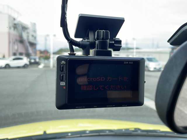 スズキ スイフト スポーツ 山口県 2015(平27)年 7.1万km チャンピオンイエロー 禁煙車/社外マフラー/社外１７インチアルミホイール/社外テールレンズ/社外カーボンリアスポイラー/運転席ＲＥＣＡＲＯシート/社外ナビ/Ｂｌｕｅｔｏｏｔｈ/フルセグＴＶ/バックカメラ/前後ドライブレコーダー/キセノンライト/オートライト/フォグライト/スマートキー＆プッシュスタート/クルーズコントロール/パドルシフト/保証書・取説