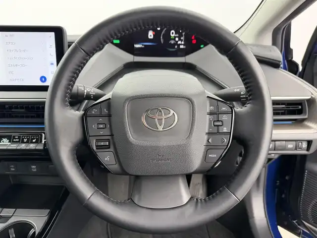 トヨタ プリウス Z 愛知県 2023(令5)年 1.6万km ダークブルー 純正12．3型ディスプレイオーディオ/（BT/TV/CD/AM/FM/miracast）/全方位カメラ/トヨタセーフティセンス/・プリクラッシュセーフティ/・レーダークルーズコントロール/・オートハイビーム/・レーントレーシングアシスト/BSM/メモリ付パワーシート/レザーシート/シートヒーター/エアシート/ハンドルヒーター/パワーバックドア/ビルトイン2.0ETC/デジタルインナーミラー/AC100V/オートホールド/LEDライト