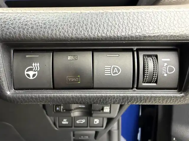 トヨタ プリウス Z 愛知県 2023(令5)年 1.6万km ダークブルー 純正12．3型ディスプレイオーディオ/（BT/TV/CD/AM/FM/miracast）/全方位カメラ/トヨタセーフティセンス/・プリクラッシュセーフティ/・レーダークルーズコントロール/・オートハイビーム/・レーントレーシングアシスト/BSM/メモリ付パワーシート/レザーシート/シートヒーター/エアシート/ハンドルヒーター/パワーバックドア/ビルトイン2.0ETC/デジタルインナーミラー/AC100V/オートホールド/LEDライト