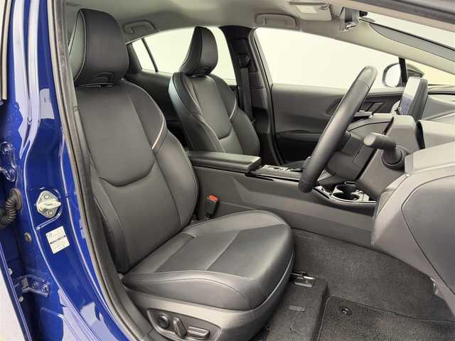 トヨタ プリウス Z 愛知県 2023(令5)年 1.6万km ダークブルー 純正12．3型ディスプレイオーディオ/（BT/TV/CD/AM/FM/miracast）/全方位カメラ/トヨタセーフティセンス/・プリクラッシュセーフティ/・レーダークルーズコントロール/・オートハイビーム/・レーントレーシングアシスト/BSM/メモリ付パワーシート/レザーシート/シートヒーター/エアシート/ハンドルヒーター/パワーバックドア/ビルトイン2.0ETC/デジタルインナーミラー/AC100V/オートホールド/LEDライト