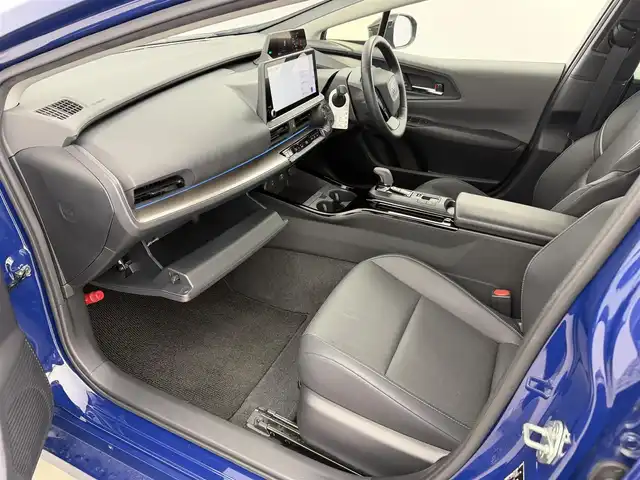 トヨタ プリウス Z 愛知県 2023(令5)年 1.6万km ダークブルー 純正12．3型ディスプレイオーディオ/（BT/TV/CD/AM/FM/miracast）/全方位カメラ/トヨタセーフティセンス/・プリクラッシュセーフティ/・レーダークルーズコントロール/・オートハイビーム/・レーントレーシングアシスト/BSM/メモリ付パワーシート/レザーシート/シートヒーター/エアシート/ハンドルヒーター/パワーバックドア/ビルトイン2.0ETC/デジタルインナーミラー/AC100V/オートホールド/LEDライト
