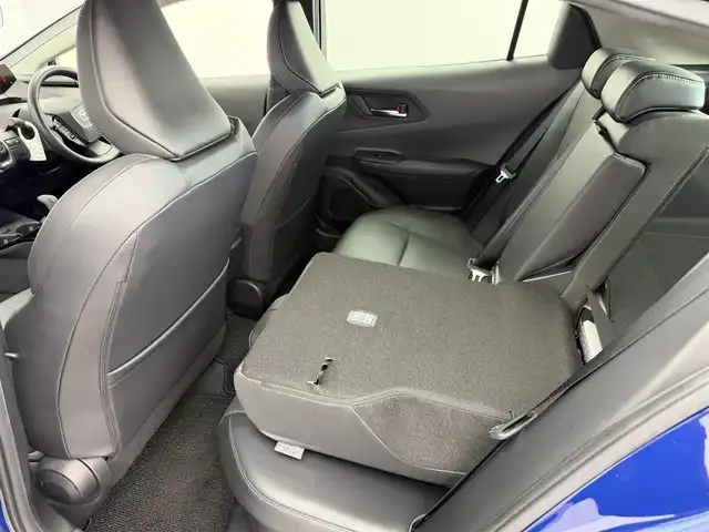 トヨタ プリウス Z 愛知県 2023(令5)年 1.6万km ダークブルー 純正12．3型ディスプレイオーディオ/（BT/TV/CD/AM/FM/miracast）/全方位カメラ/トヨタセーフティセンス/・プリクラッシュセーフティ/・レーダークルーズコントロール/・オートハイビーム/・レーントレーシングアシスト/BSM/メモリ付パワーシート/レザーシート/シートヒーター/エアシート/ハンドルヒーター/パワーバックドア/ビルトイン2.0ETC/デジタルインナーミラー/AC100V/オートホールド/LEDライト