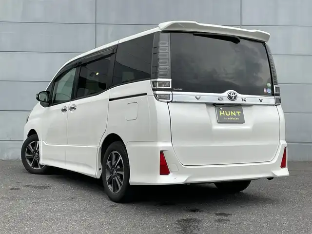 トヨタ ヴォクシー ZS 煌 千葉県 2018(平30)年 4.1万km ホワイトパールクリスタルシャイン 純正10インチメモリナビ /バックカメラ /Bluetooth接続あり /フルセグTV /CD再生あり /ビルドインETC /両側パワースライドドア /衝突被害軽減ブレーキ /クルーズコントロール /オートライト/純正アルミホイール/社外フロアマット