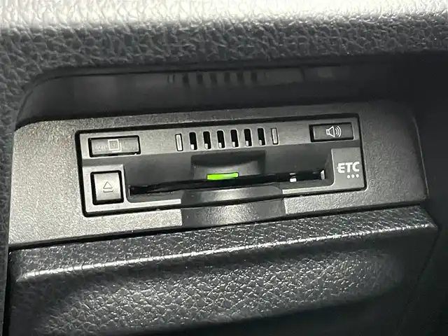 トヨタ ヴォクシー ZS 煌 千葉県 2018(平30)年 4.1万km ホワイトパールクリスタルシャイン 純正10インチメモリナビ /バックカメラ /Bluetooth接続あり /フルセグTV /CD再生あり /ビルドインETC /両側パワースライドドア /衝突被害軽減ブレーキ /クルーズコントロール /オートライト/純正アルミホイール/社外フロアマット