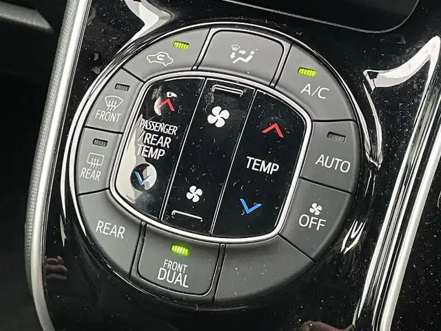トヨタ ヴォクシー ZS 煌 千葉県 2018(平30)年 4.1万km ホワイトパールクリスタルシャイン 純正10インチメモリナビ /バックカメラ /Bluetooth接続あり /フルセグTV /CD再生あり /ビルドインETC /両側パワースライドドア /衝突被害軽減ブレーキ /クルーズコントロール /オートライト/純正アルミホイール/社外フロアマット
