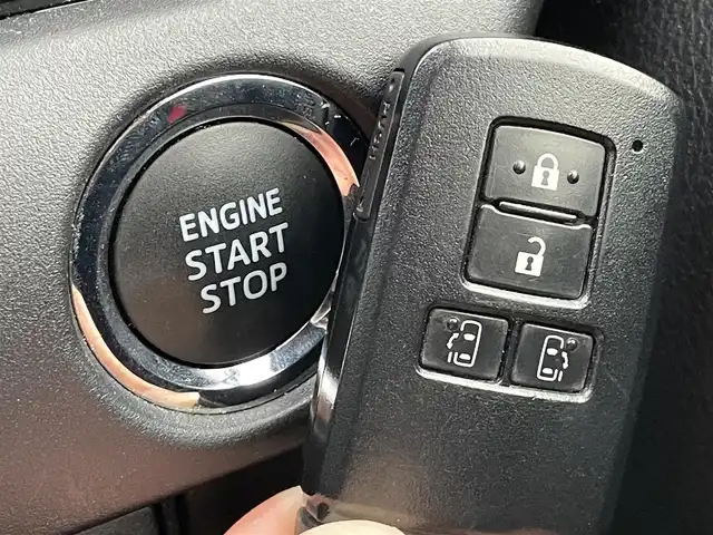 トヨタ ヴォクシー ZS 煌 千葉県 2018(平30)年 4.1万km ホワイトパールクリスタルシャイン 純正10インチメモリナビ /バックカメラ /Bluetooth接続あり /フルセグTV /CD再生あり /ビルドインETC /両側パワースライドドア /衝突被害軽減ブレーキ /クルーズコントロール /オートライト/純正アルミホイール/社外フロアマット