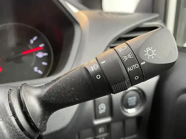 トヨタ ヴォクシー ZS 煌 千葉県 2018(平30)年 4.1万km ホワイトパールクリスタルシャイン 純正10インチメモリナビ /バックカメラ /Bluetooth接続あり /フルセグTV /CD再生あり /ビルドインETC /両側パワースライドドア /衝突被害軽減ブレーキ /クルーズコントロール /オートライト/純正アルミホイール/社外フロアマット