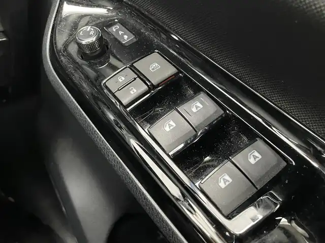 トヨタ ヴォクシー ZS 煌 千葉県 2018(平30)年 4.1万km ホワイトパールクリスタルシャイン 純正10インチメモリナビ /バックカメラ /Bluetooth接続あり /フルセグTV /CD再生あり /ビルドインETC /両側パワースライドドア /衝突被害軽減ブレーキ /クルーズコントロール /オートライト/純正アルミホイール/社外フロアマット