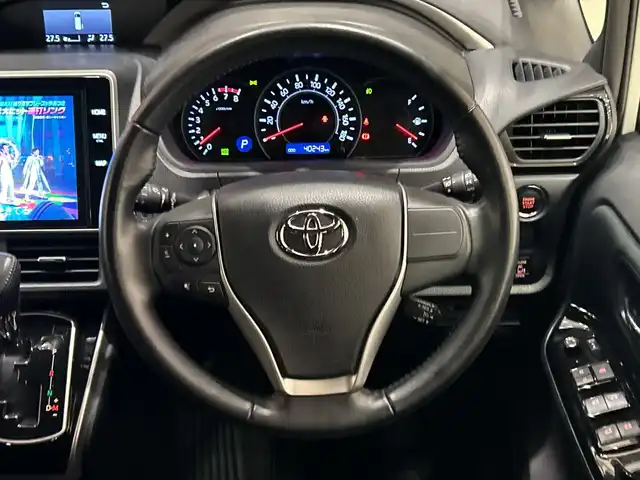 トヨタ ヴォクシー ZS 煌 埼玉県 2018(平30)年 4.1万km ホワイトパールクリスタルシャイン トヨタセーフティセンス/純正10インチナビ /　　CD/DVD/BT/フルセグTV/バックカメラ/両側パワースライドドア/クルーズコントロール/LEDオートライト/純正16インチAW/ステアリングスイッチ/アイドリングストップ/プッシュスタート/ETC/禁煙車