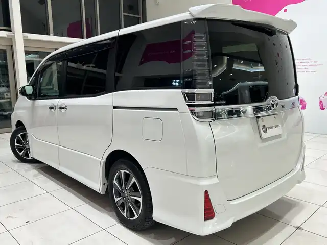 トヨタ ヴォクシー ZS 煌 埼玉県 2018(平30)年 4.1万km ホワイトパールクリスタルシャイン トヨタセーフティセンス/純正10インチナビ /　　CD/DVD/BT/フルセグTV/バックカメラ/両側パワースライドドア/クルーズコントロール/LEDオートライト/純正16インチAW/ステアリングスイッチ/アイドリングストップ/プッシュスタート/ETC/禁煙車