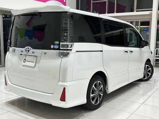 トヨタ ヴォクシー ZS 煌 埼玉県 2018(平30)年 4.1万km ホワイトパールクリスタルシャイン トヨタセーフティセンス/純正10インチナビ /　　CD/DVD/BT/フルセグTV/バックカメラ/両側パワースライドドア/クルーズコントロール/LEDオートライト/純正16インチAW/ステアリングスイッチ/アイドリングストップ/プッシュスタート/ETC/禁煙車