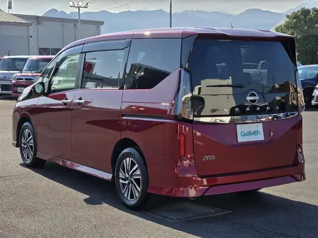 日産 セレナ ハイウェイスター V 鹿児島県 2023(令5)年 2万km 赤 プロパイロット　/純正ナビ　/ＥＴＣ　/両側パワースライドドア　/前後コーナーセンサー　/前方ドライブレコーダー　/Ｂｌｕｅｔｏｏｔｈオーディオ　/フルセグテレビ　/バックカメラ/LEDヘッドライト/横滑り防止装置/レーンキープアシスト/プッシュスタート/スマートキー/エアバッグ(W+サイド)/カーテンエアバッグ/純正アルミホイール(16インチ)
