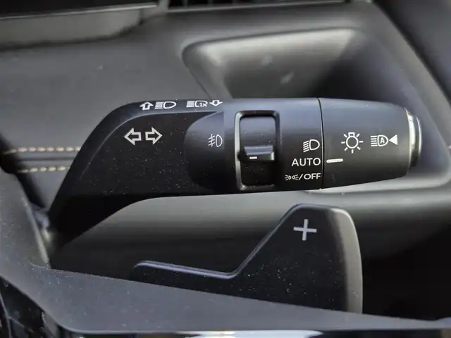 日産 セレナ ハイウェイスター V 鹿児島県 2023(令5)年 2万km 赤 プロパイロット　/純正ナビ　/ＥＴＣ　/両側パワースライドドア　/前後コーナーセンサー　/前方ドライブレコーダー　/Ｂｌｕｅｔｏｏｔｈオーディオ　/フルセグテレビ　/バックカメラ/LEDヘッドライト/横滑り防止装置/レーンキープアシスト/プッシュスタート/スマートキー/エアバッグ(W+サイド)/カーテンエアバッグ/純正アルミホイール(16インチ)