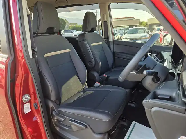 日産 セレナ ハイウェイスター V 鹿児島県 2023(令5)年 2万km 赤 プロパイロット　/純正ナビ　/ＥＴＣ　/両側パワースライドドア　/前後コーナーセンサー　/前方ドライブレコーダー　/Ｂｌｕｅｔｏｏｔｈオーディオ　/フルセグテレビ　/バックカメラ/LEDヘッドライト/横滑り防止装置/レーンキープアシスト/プッシュスタート/スマートキー/エアバッグ(W+サイド)/カーテンエアバッグ/純正アルミホイール(16インチ)