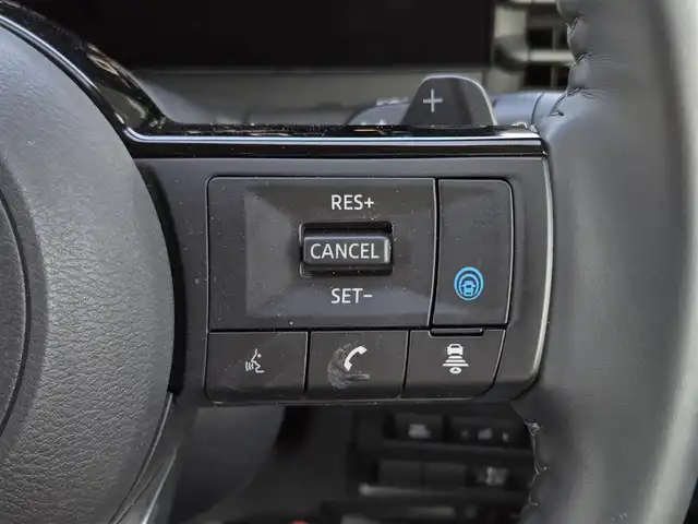日産 セレナ ハイウェイスター V 鹿児島県 2023(令5)年 2万km 赤 プロパイロット　/純正ナビ　/ＥＴＣ　/両側パワースライドドア　/前後コーナーセンサー　/前方ドライブレコーダー　/Ｂｌｕｅｔｏｏｔｈオーディオ　/フルセグテレビ　/バックカメラ/LEDヘッドライト/横滑り防止装置/レーンキープアシスト/プッシュスタート/スマートキー/エアバッグ(W+サイド)/カーテンエアバッグ/純正アルミホイール(16インチ)