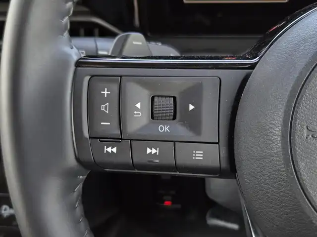 日産 セレナ ハイウェイスター V 鹿児島県 2023(令5)年 2万km 赤 プロパイロット　/純正ナビ　/ＥＴＣ　/両側パワースライドドア　/前後コーナーセンサー　/前方ドライブレコーダー　/Ｂｌｕｅｔｏｏｔｈオーディオ　/フルセグテレビ　/バックカメラ/LEDヘッドライト/横滑り防止装置/レーンキープアシスト/プッシュスタート/スマートキー/エアバッグ(W+サイド)/カーテンエアバッグ/純正アルミホイール(16インチ)