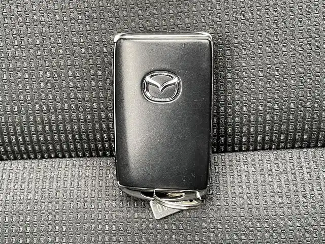 マツダ ＣＸ－５ XD プロアクティブ 熊本県 2022(令4)年 3.4万km スノーフレイクホワイトパールマイカ PRO-XROSS STYLE/プッシュスタート/純正10.25インチナビ/全方位カメラ/ETC/純正17インチAW/レーダークルーズ/パドルシフト/パワーバックドア/右前席パワーシート/前席シートヒーター/ステアリングヒーター/LEDヘッドライト/オートライト/ワイヤレス充電（Qi）/前後コーナーセンサー/横滑り防止装置/ウィンカーミラー/純正フロアマット/純正ドアバイザー/新車保証書/取扱説明書