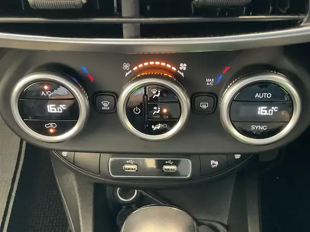 フィアット ５００Ｘ クロス 熊本県 2022(令4)年 1.3万km BIANCO GHIACCIO ・スマートキー/・プッシュスタート/・レーンアシスト/・パークアシスト/・クルーズコントロール(追従式)/・ハーフレザーシート/・前席パワーシート/・前席シートヒーター /・社外メモリナビ/　【DVD・Bluetooth・SD・USB・HDMI・MSV】/・フルセグTV/・バックカメラ/・フォグランプ/・純正マット