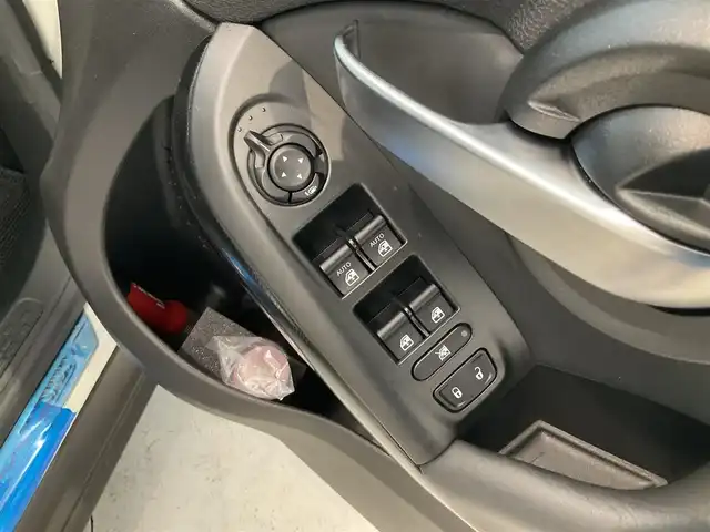 フィアット ５００Ｘ クロス 熊本県 2022(令4)年 1.3万km BIANCO GHIACCIO ・スマートキー/・プッシュスタート/・レーンアシスト/・パークアシスト/・クルーズコントロール(追従式)/・ハーフレザーシート/・前席パワーシート/・前席シートヒーター /・社外メモリナビ/　【DVD・Bluetooth・SD・USB・HDMI・MSV】/・フルセグTV/・バックカメラ/・フォグランプ/・純正マット