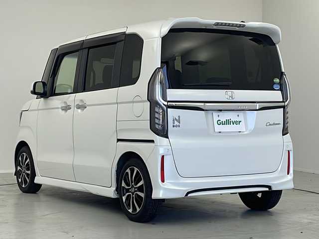 ホンダ Ｎ ＢＯＸ カスタム G EX ホンダセンシング 茨城県 2020(令2)年 0.7万km プラチナホワイトパール ホンダセンシング/両側パワースライドドア/純正ナビ/　（CD/DVD/Bluetooth/TV）/バックカメラ/ビルトインETC/純正フロアマット/純正アルミホイール/LEDヘッドライト/フォグランプ/オートライト/スマートキー